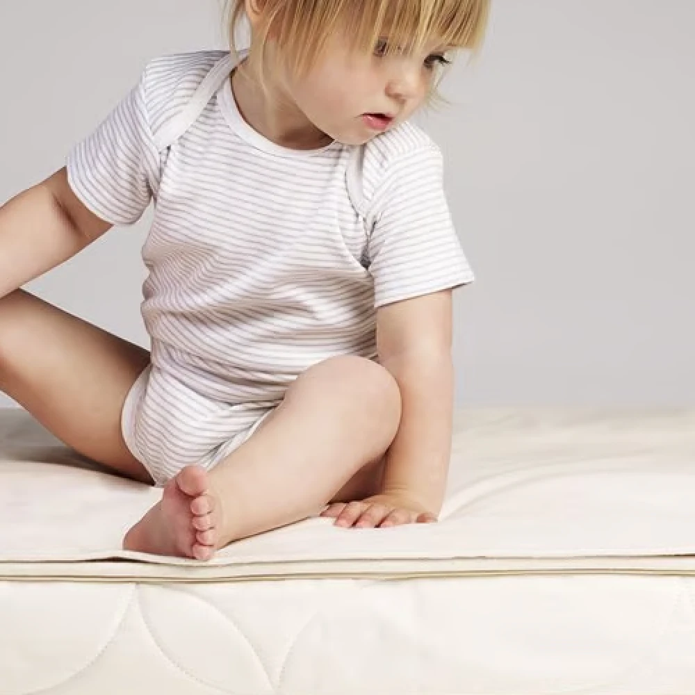 Little Green Sheep Organic Mini Cot Mattress Protector (60cm By 120cm) - Image 3